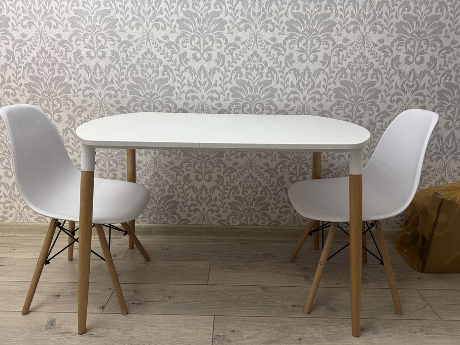 Кухонный стол + 2 стула IKEA