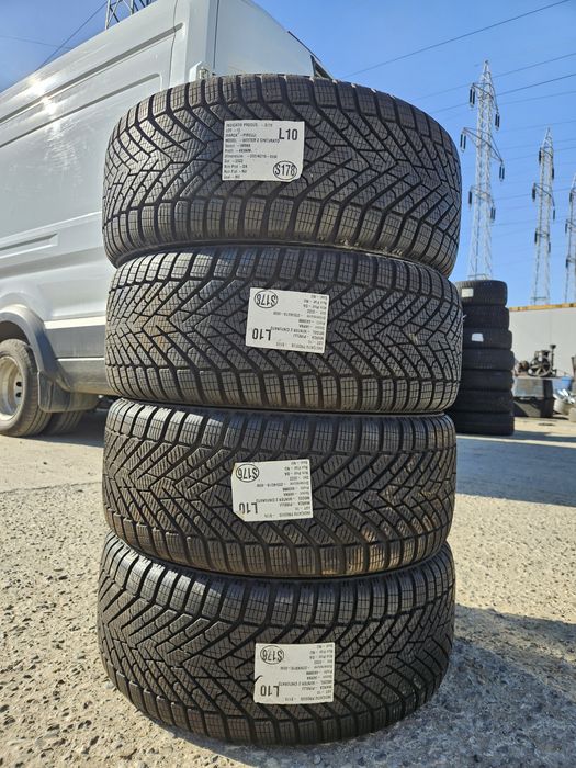 Vând anvelope iarna 205/40/18 205/40r18 PIRELLI