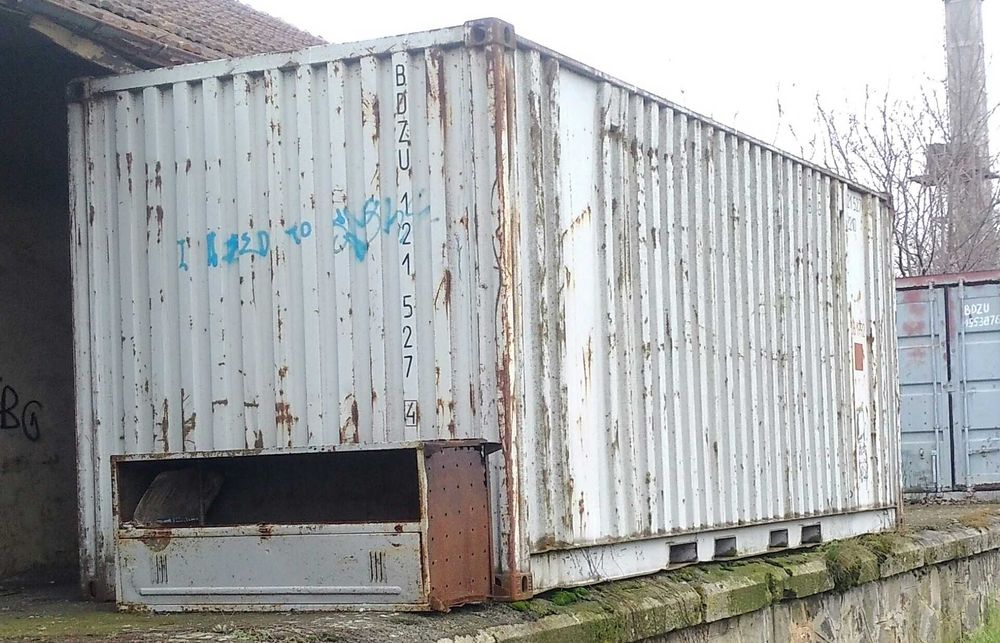 20' Контейнери, 4 броя висока база и един контейнер ниска база