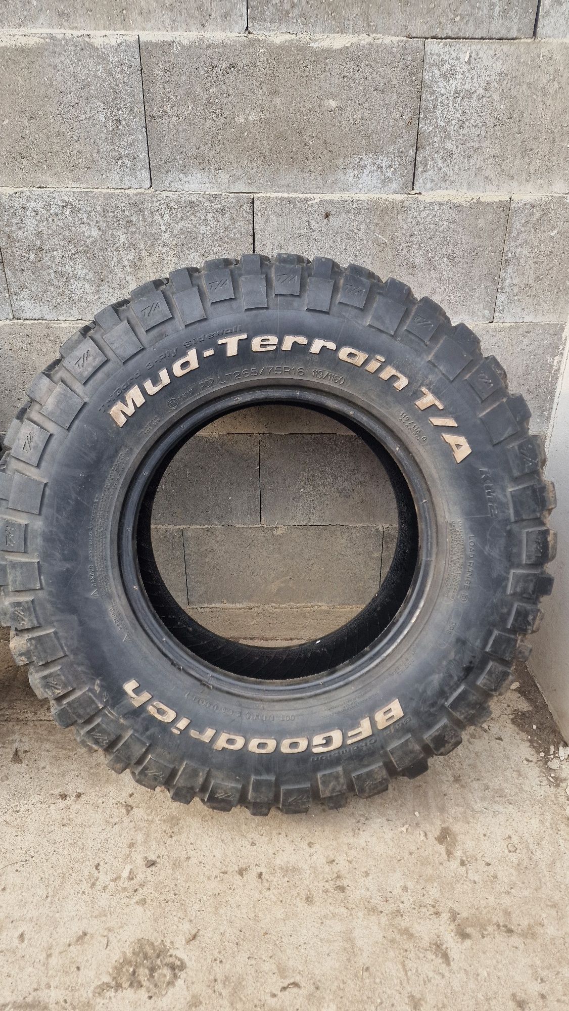 BF GOODRICH KM2 265 75 16