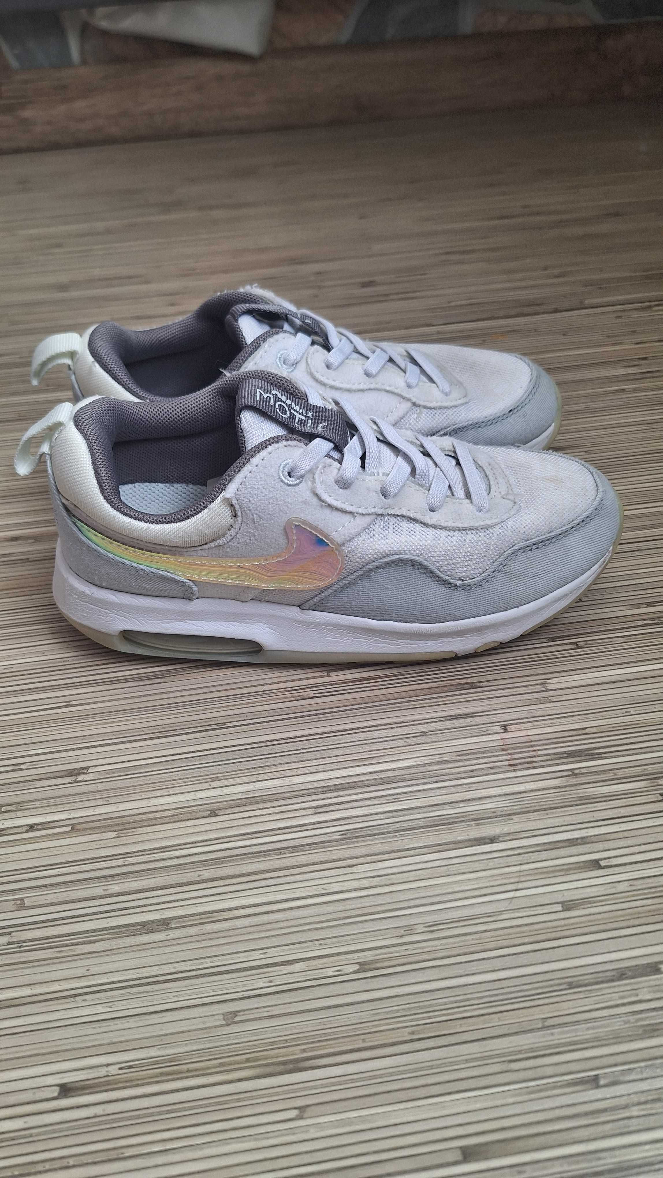 Adidasi Nike copii