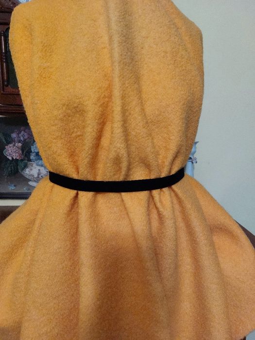 Stofa bucle de lana, luxoasa, culoare minunata, calitate inalta