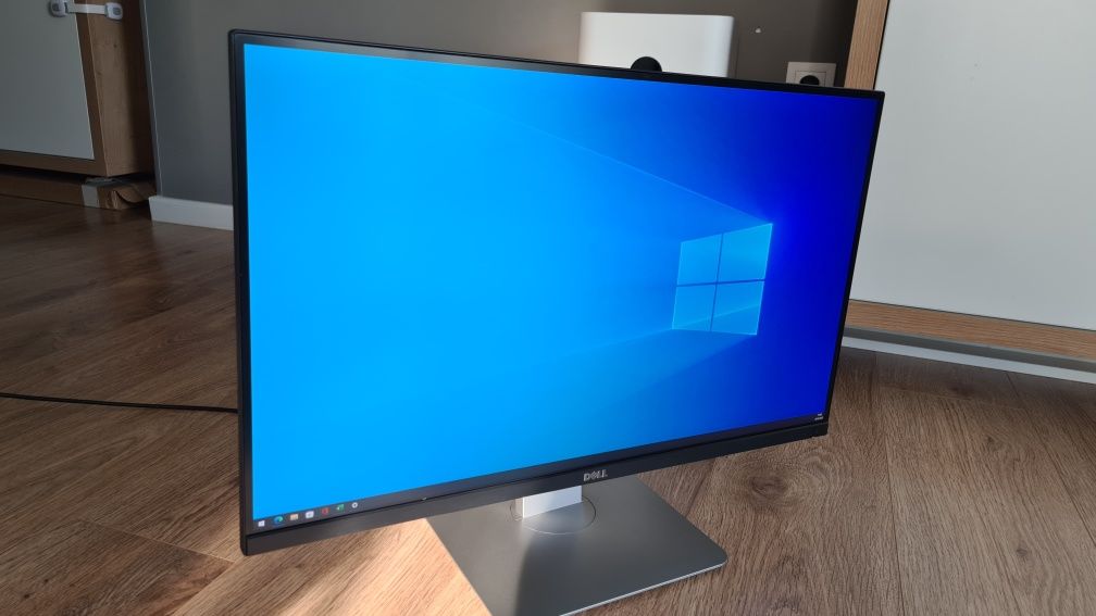 Monitor Dell UltraSharp U2715H 27 inch 8ms 2560 x 1440 negru