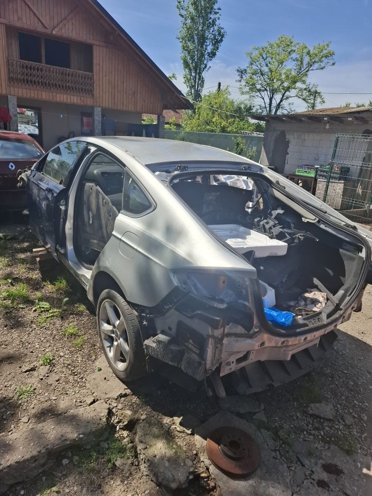 Ford mondeo mk5 pentru dezmembrat.