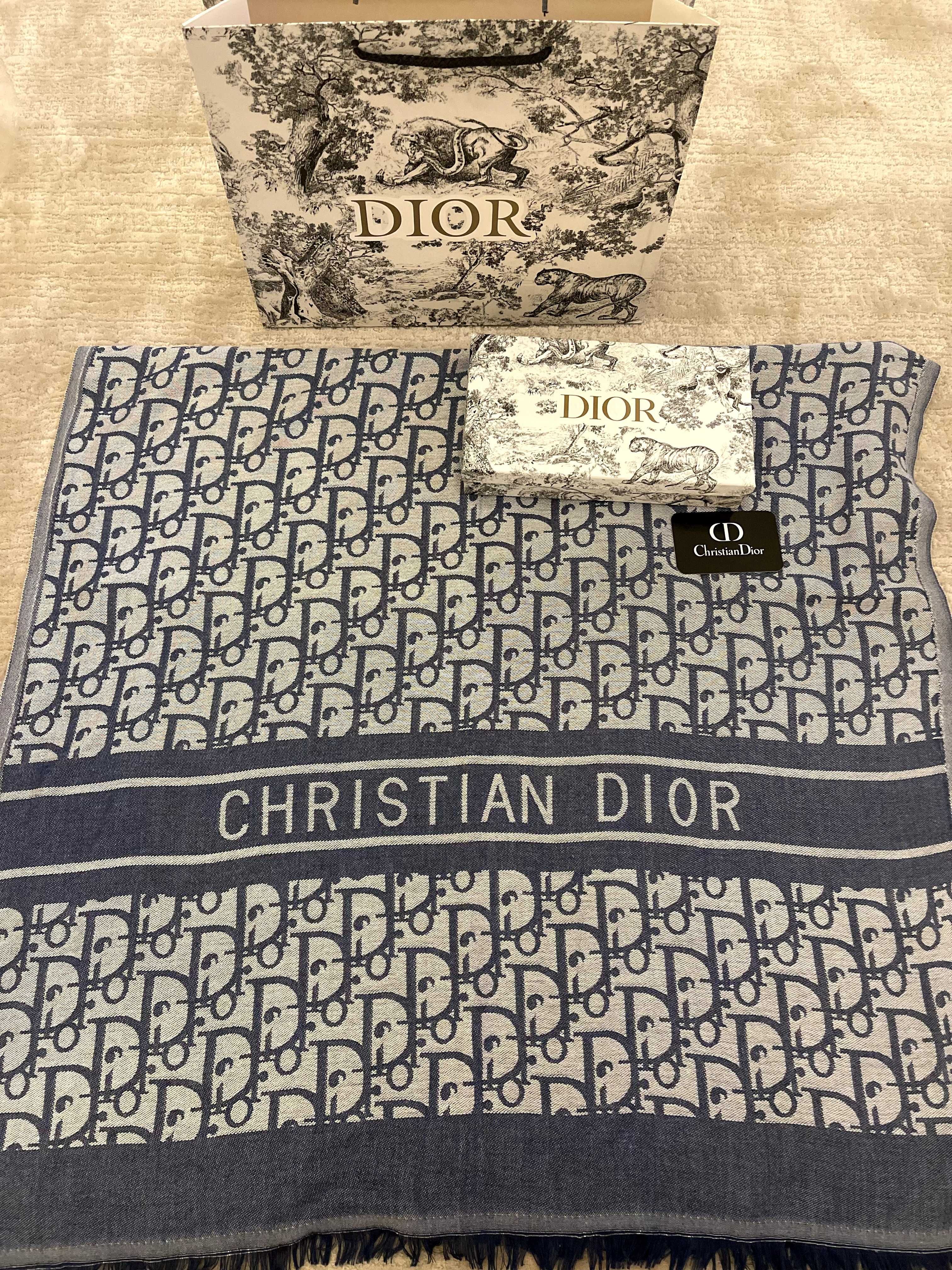 Eșarfa Christian Dior gri