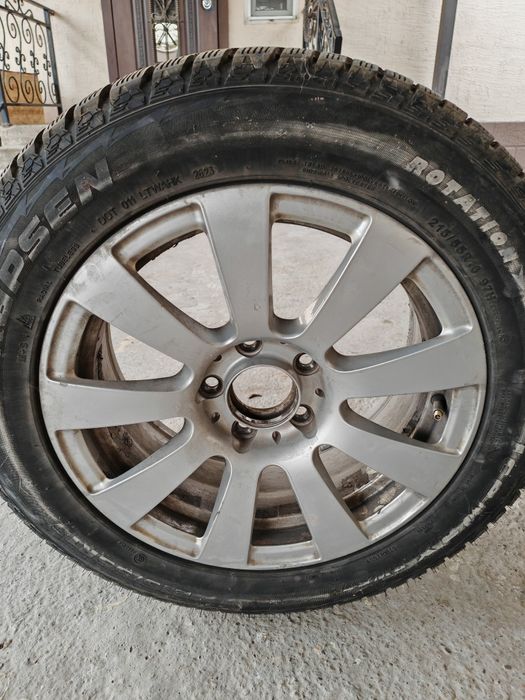 Оригинальные диски с зимними шинами на Мерседес R16