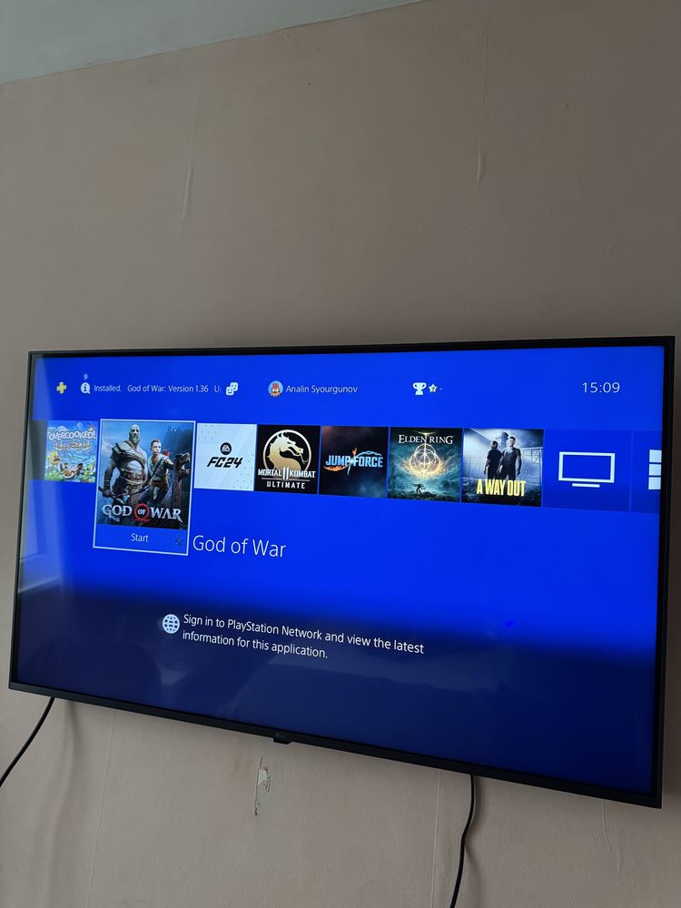 Playstation 4 500GB + 2 Джойстика и 4 игри на диск
