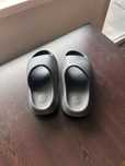 Yeezy slides без кутия 36 номер