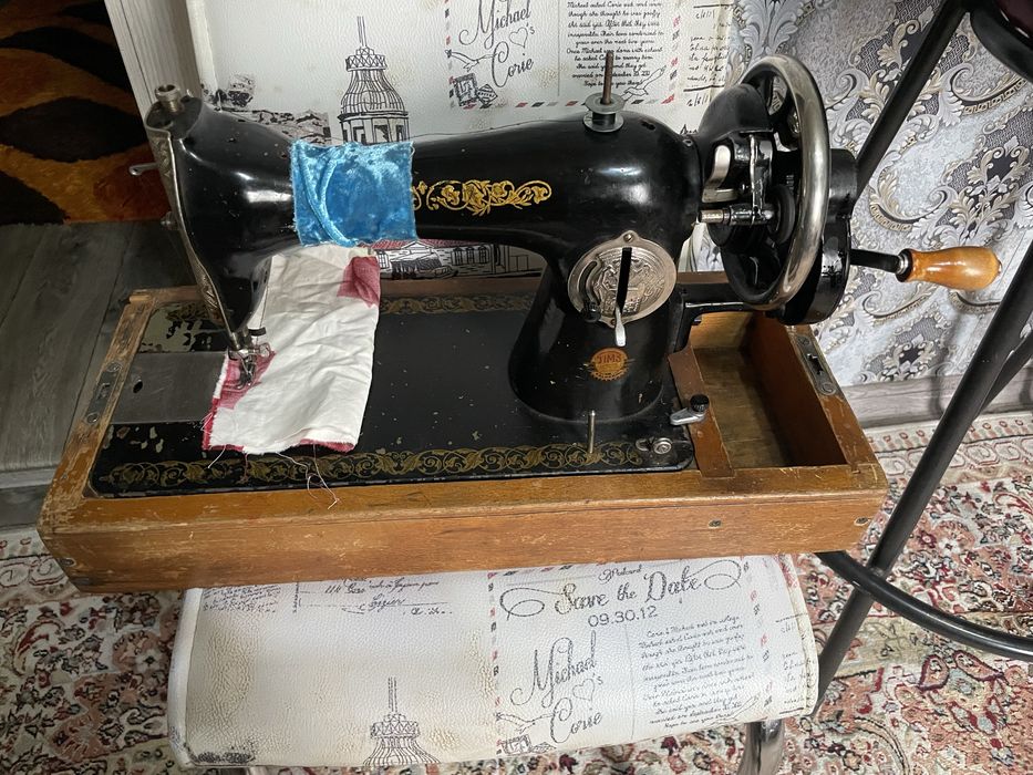 Швейная машинка в