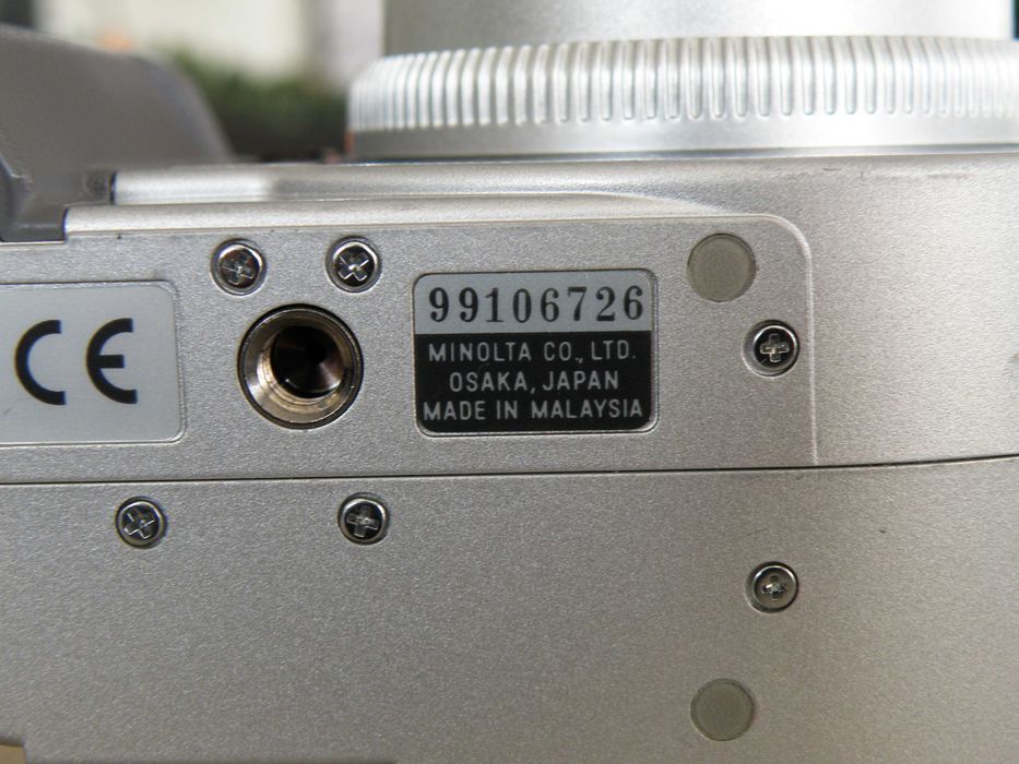 Foto Minolta Dimage 5 + Hitachi HBC 1600E