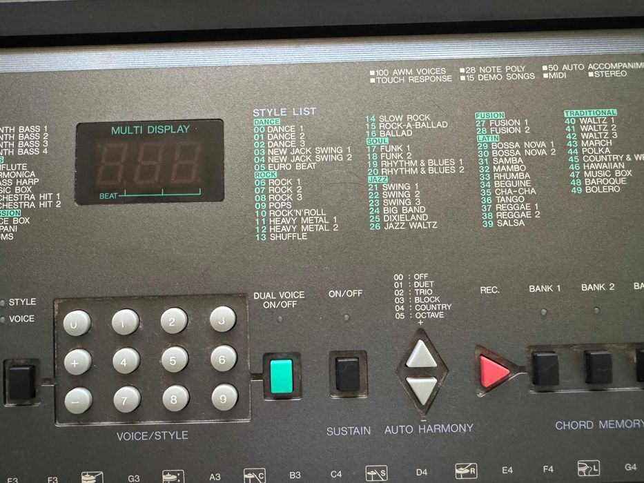 Синтезатор,пиано  YAMAHA PSR-300