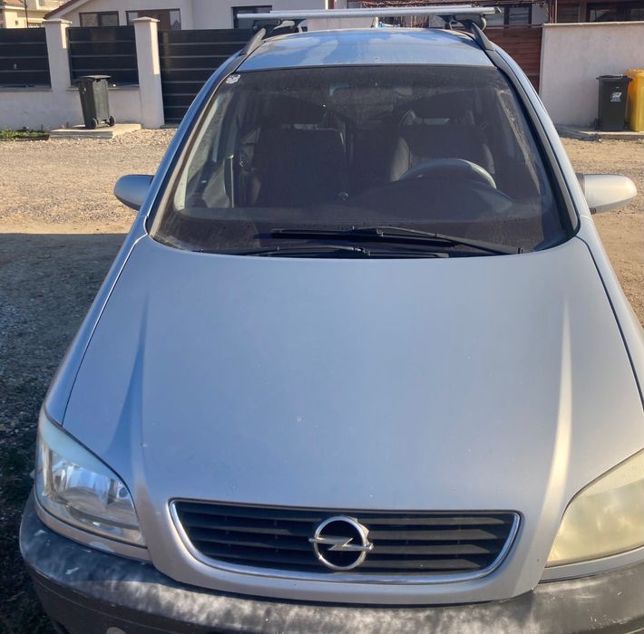zafira 1,8 benzina cu gpl, 2002, 3500 lei. Funtionala