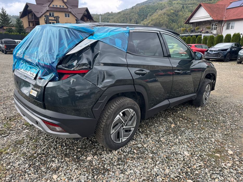 Hyundai tucson hybrid avariat