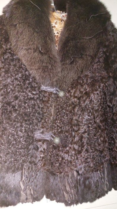 Шубка каракуль короткая с воротником  другого меха