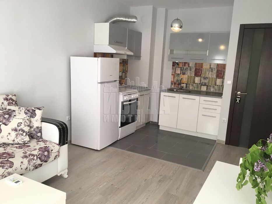 Дава се под наем Двустаен апартамент в Варна, Базар Левски - 60 кв.м за 500 € - Снимка #1