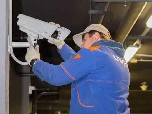 Barcha turdagi kamera kuzatuv moslamalarini ornatib beramiz.