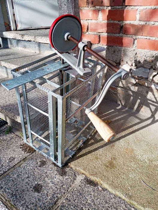 Центрофуга за мед