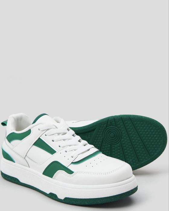 Спортни обувки от Sinsay в бял и зелен цвят