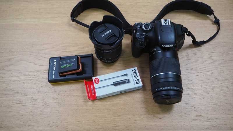 DSLR Canon EOS 600d plus două  obiective: 18-55 mm  și Canon 75-300 mm