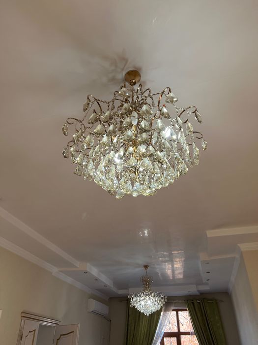 Люстра для зала холла