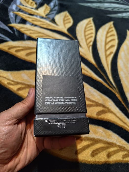 Vând parfum Tom Ford