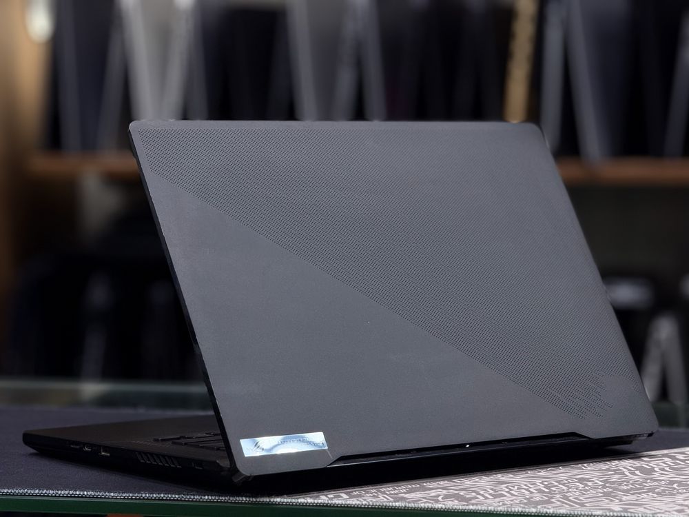 Asus Zephyrus 32/3TB RTX-4070 8GB i9-13900H 13-avlod