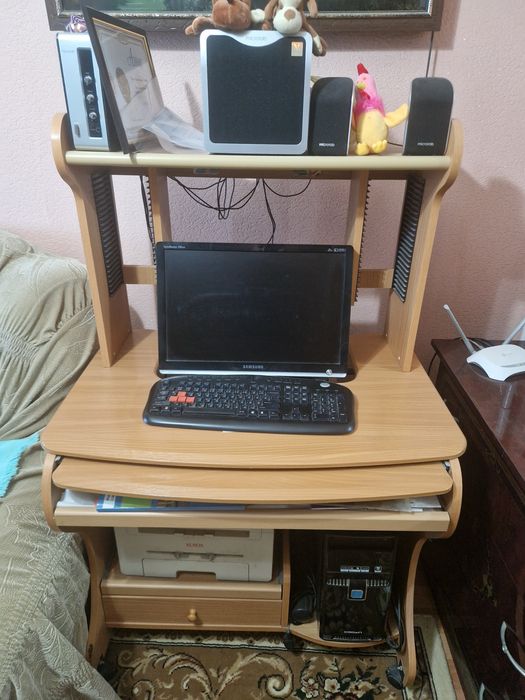 Компьютерный стол