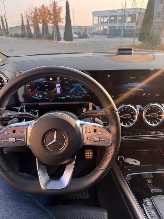 Mercedes benz eqa 250