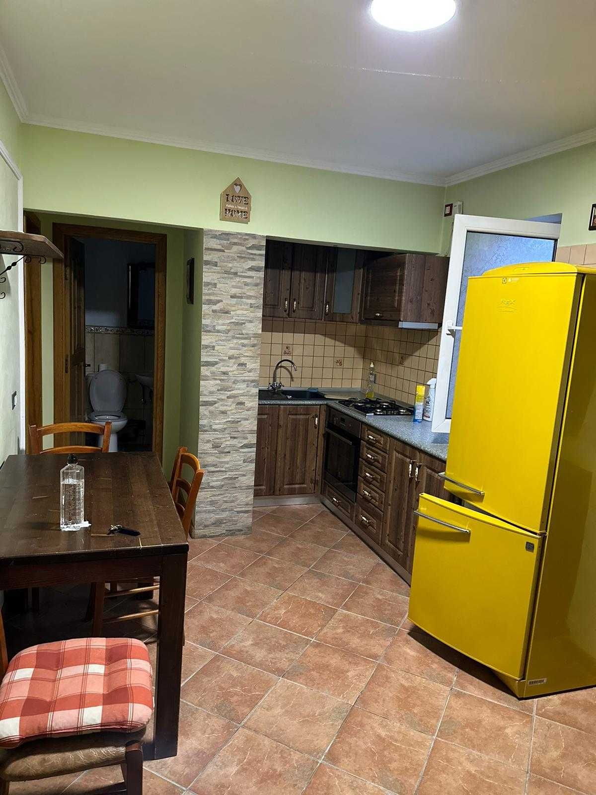 Vand apartament 2 camere,parter cartier Traian Ramnicu Valcea