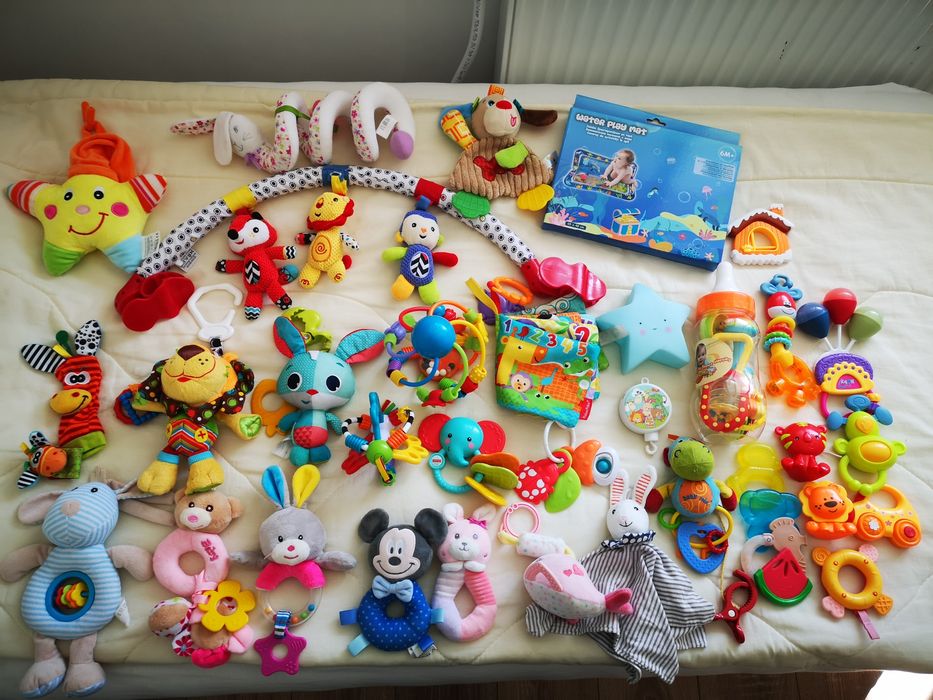 Огромен лот бебешки играчки fisher price, playgro, tiny love и други