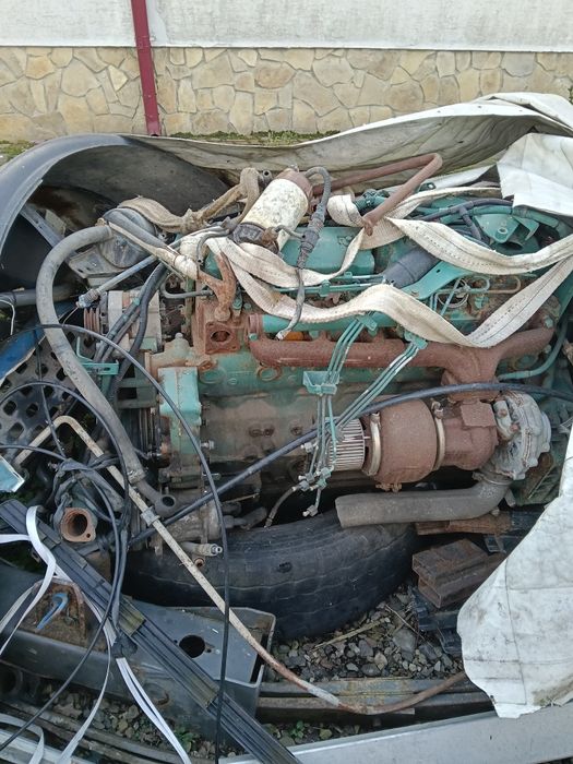 Vând motor de Volvo , rezervor  și arcuri  și cutie de viteze