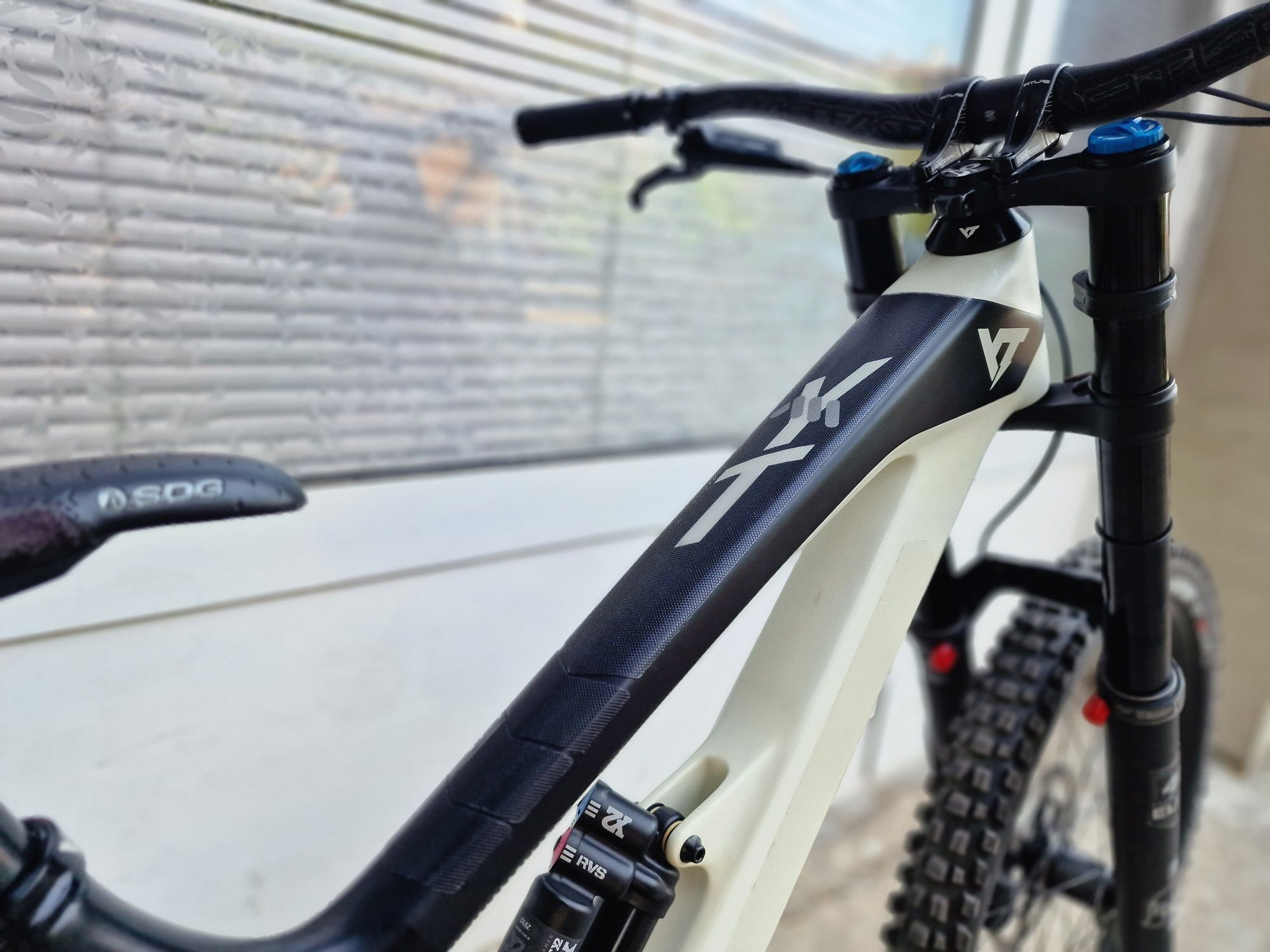 Велосипед YT Tues CF Pro 2019 M/L НОВ