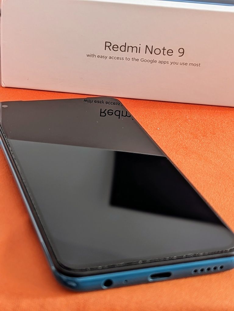 Телефон Xiaomi Redmi Note 9 (64/3 GB) - отличен