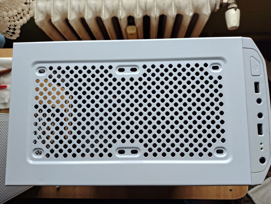 Carcasă albă Micro ATX