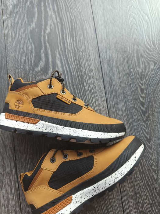 Детски обувки Timberland Field Trekker Low в цвят жълт/кафяв.