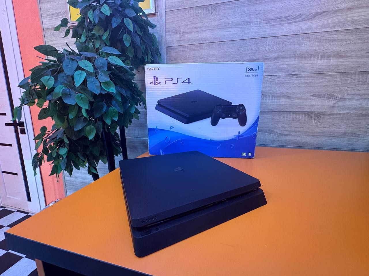 Продается  Play Station 4 slim