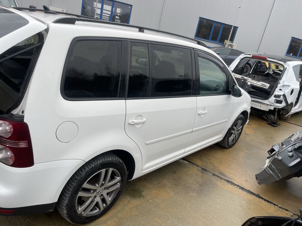 VW Touran На Части