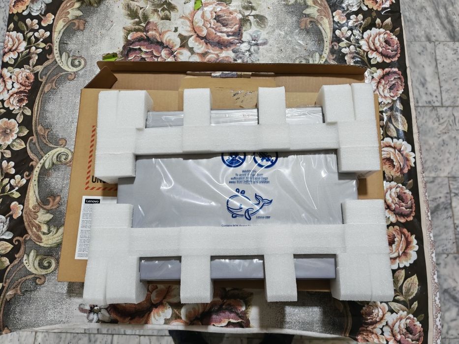 Ноутбук янги сотилади