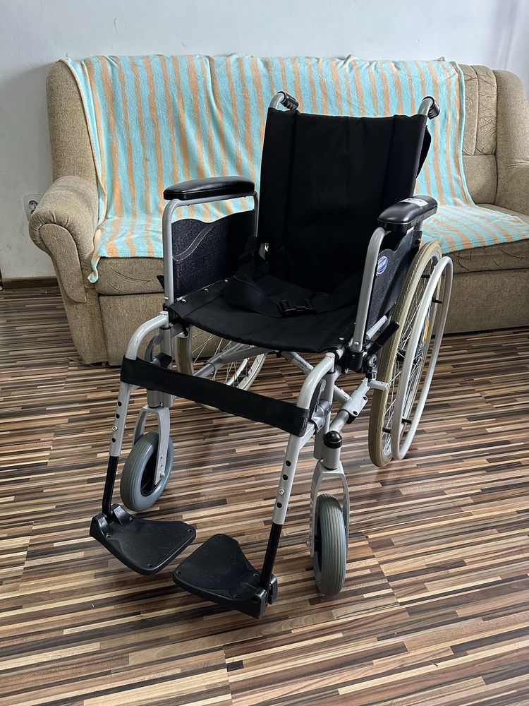 Fotoliu rulant medical batrani dizabilitati handicap
