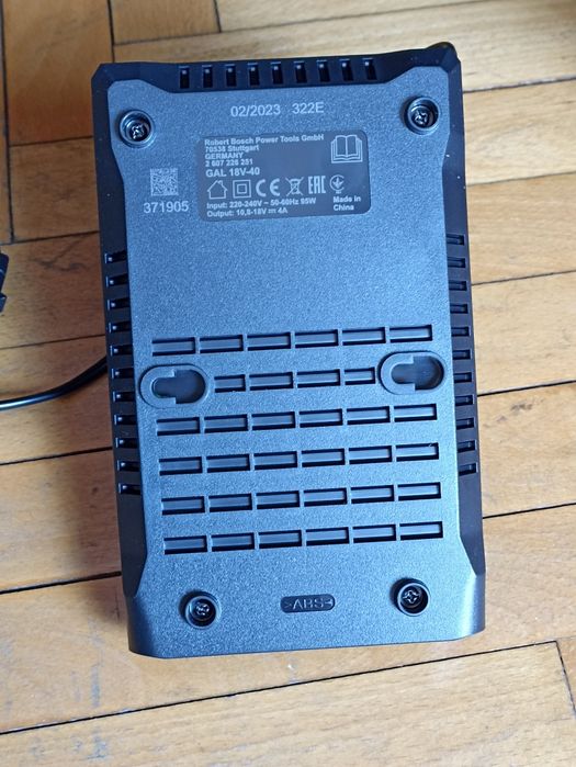 Statie incarcare/Incărcător acumulatori profesionali Bosch Li-Ion.