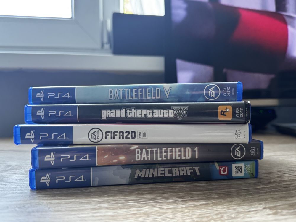 PS4 Slim 500GB + Контролер + GTA V, FIFA 20, Minecraft и още