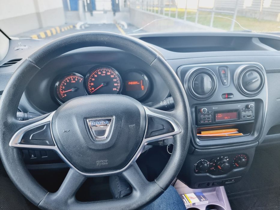 Dokker 1.5 d pret 4500e an 2018