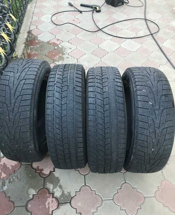 Продается Комплект Зимних Шин 225/65/17