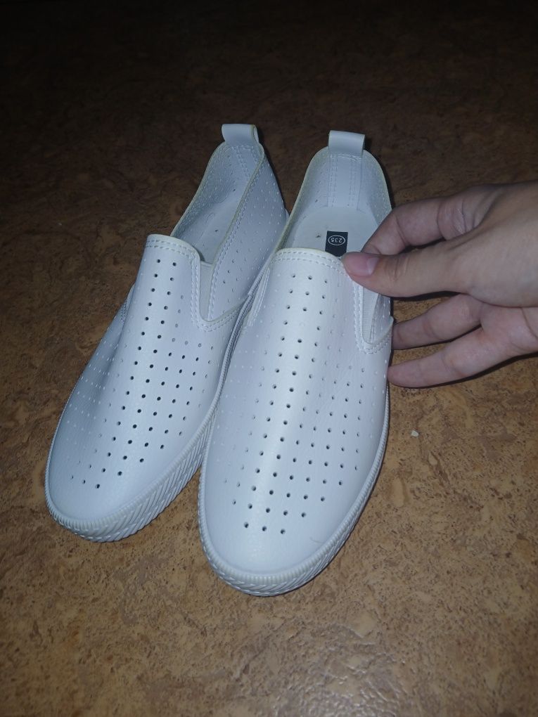 Продам новые мокасины