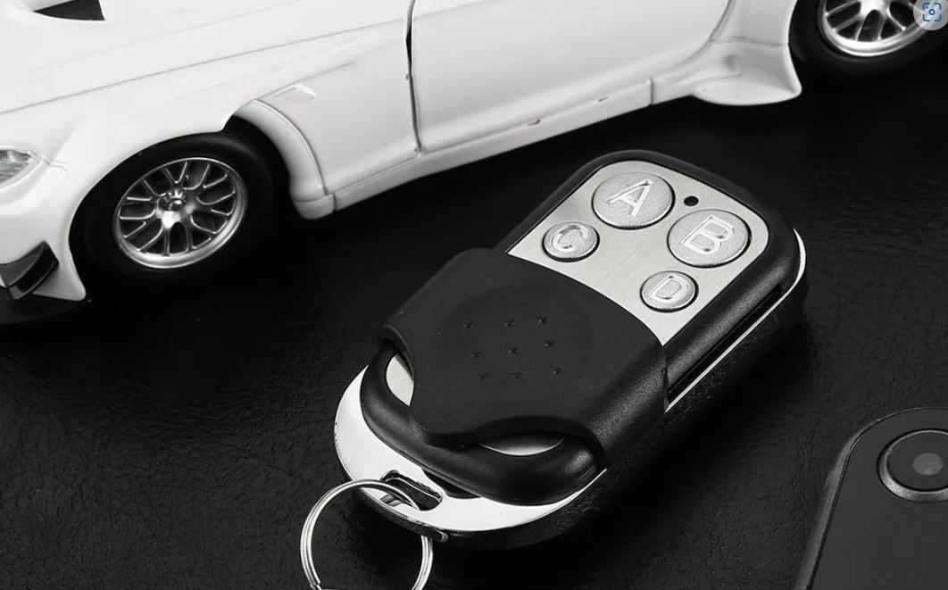 USB Зарядно Монитор 4 в 1 за кола