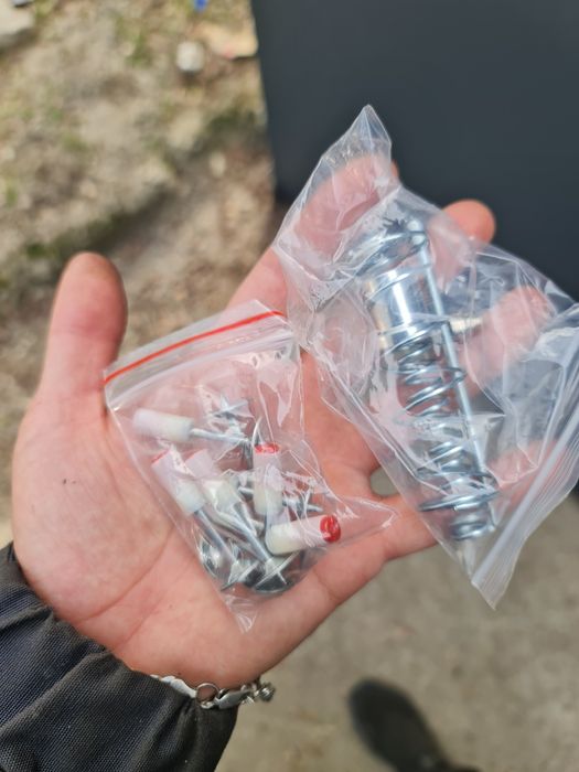 Pistol cuie cu pirotehnice