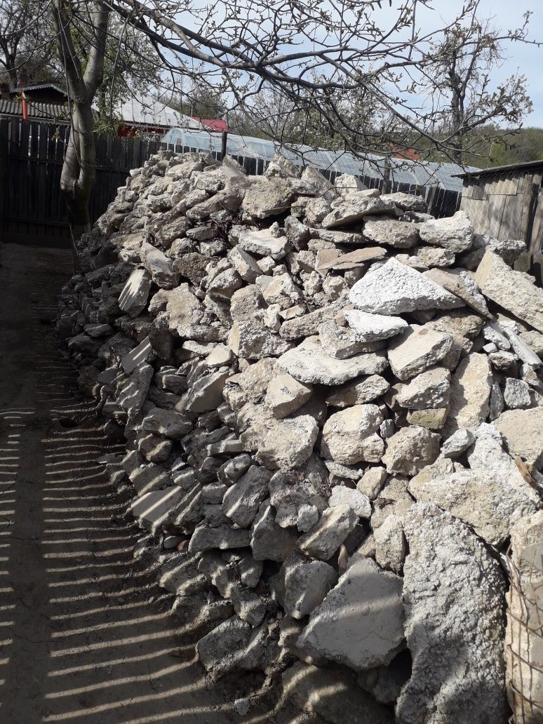 Piatră  din beton spart se vinde 600 lei trancarul