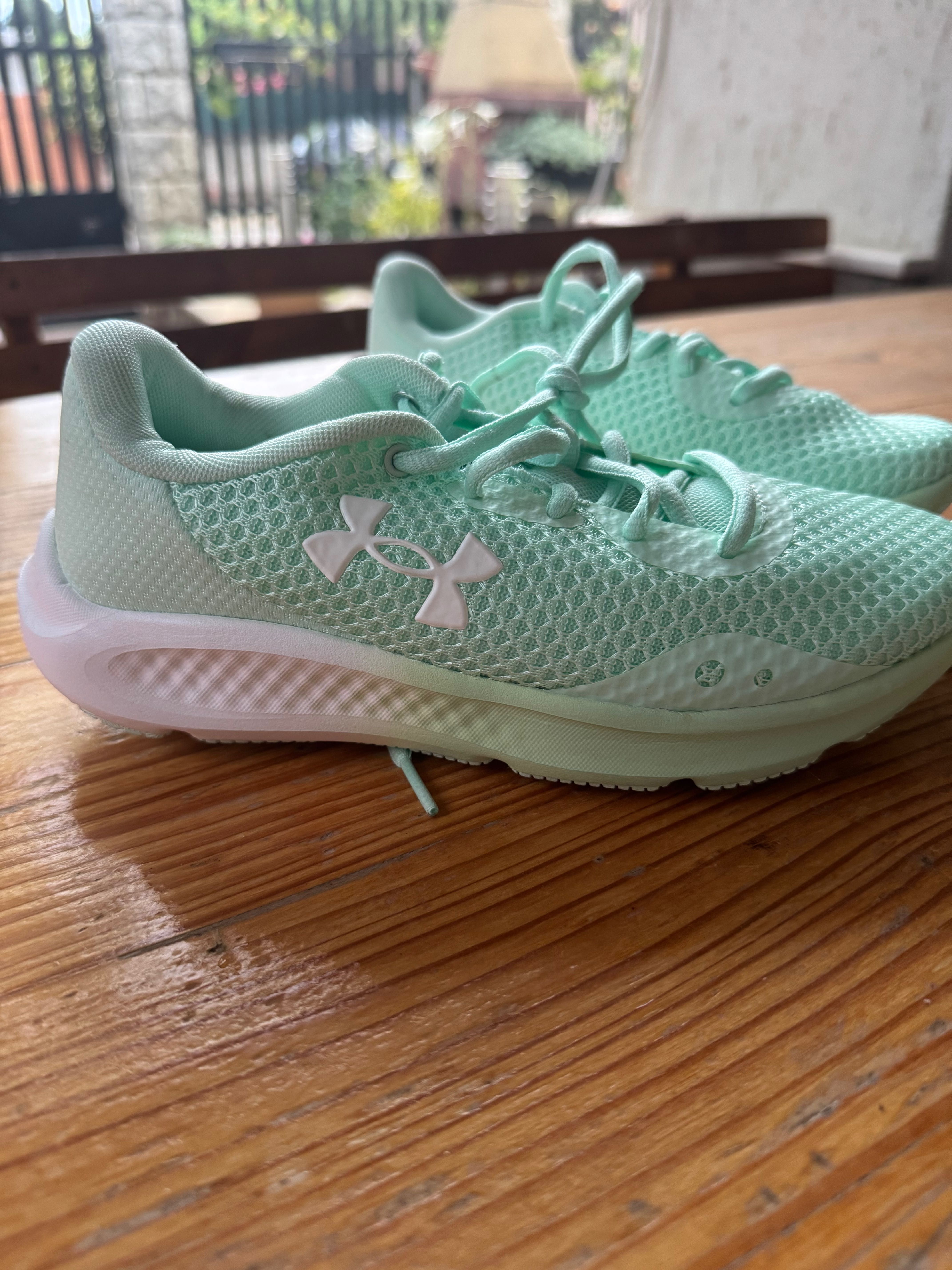 Маратонки Under Armor  38 номер