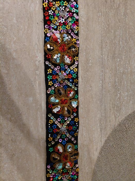 Brâu tradițional cusut manual