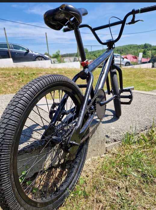 Vând bicicletă BMX